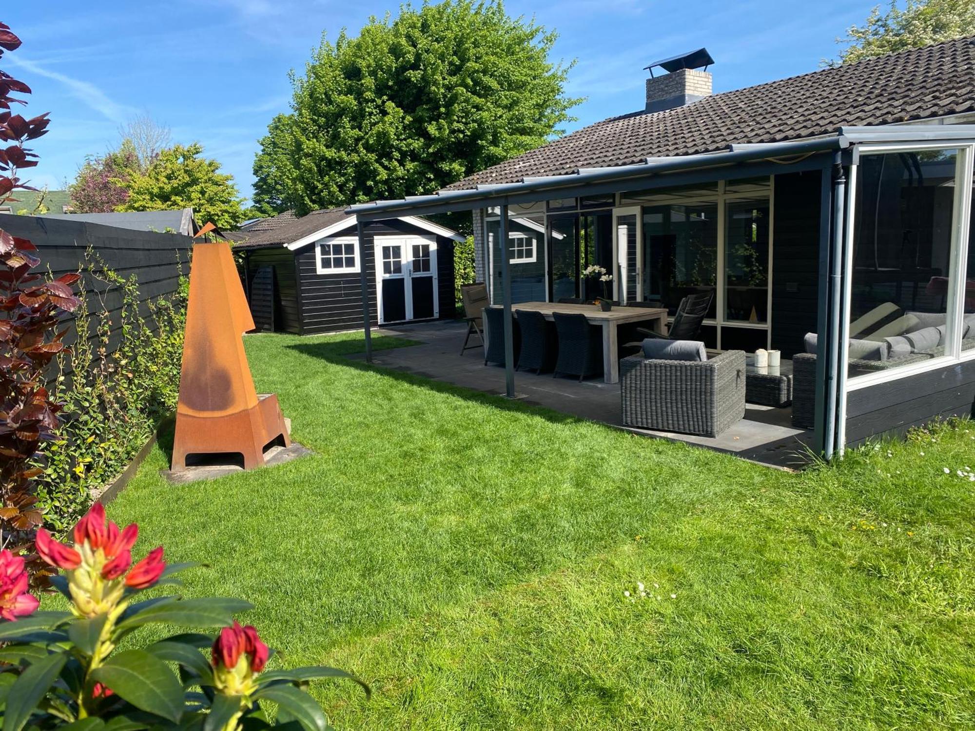 Bungalow Near Beach With Large Private Garden - Not For Companies Ouddorp Exterior photo