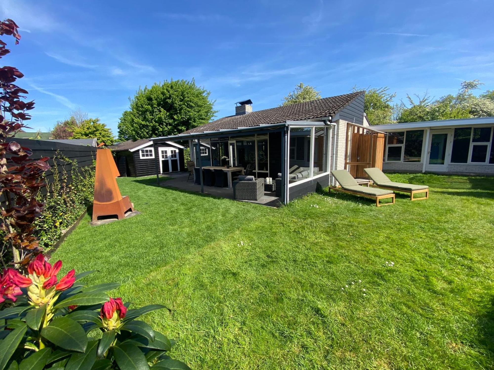 Bungalow Near Beach With Large Private Garden - Not For Companies Ouddorp Exterior photo
